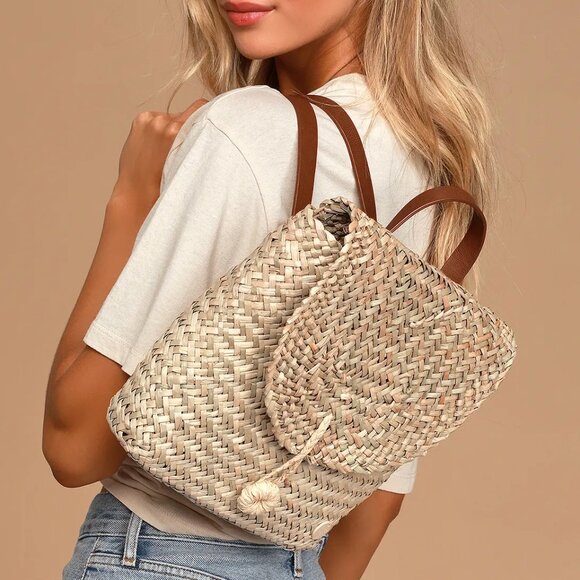Woven Straw Backpack - Picture 1 of 7
